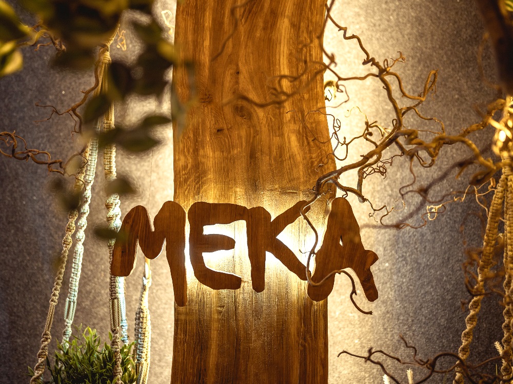 Click to enlarge image Meka_1.jpg