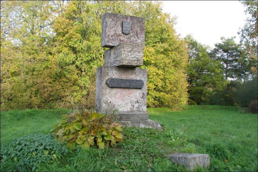 Памятник на месте гибели шведских бойцов в битве 1705 года