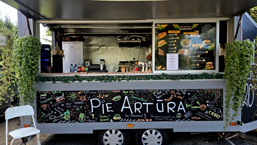 Treileris "Pie Artūra"
