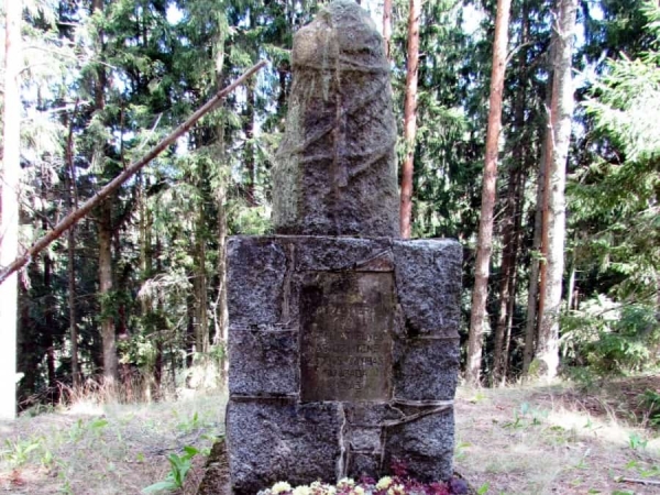 Памятник погибшим в Горы Крачу